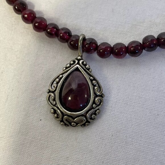 Vintage Garnet Bead Choker Necklace with 3 Charms 15 Maroon - Picture 3 of 9